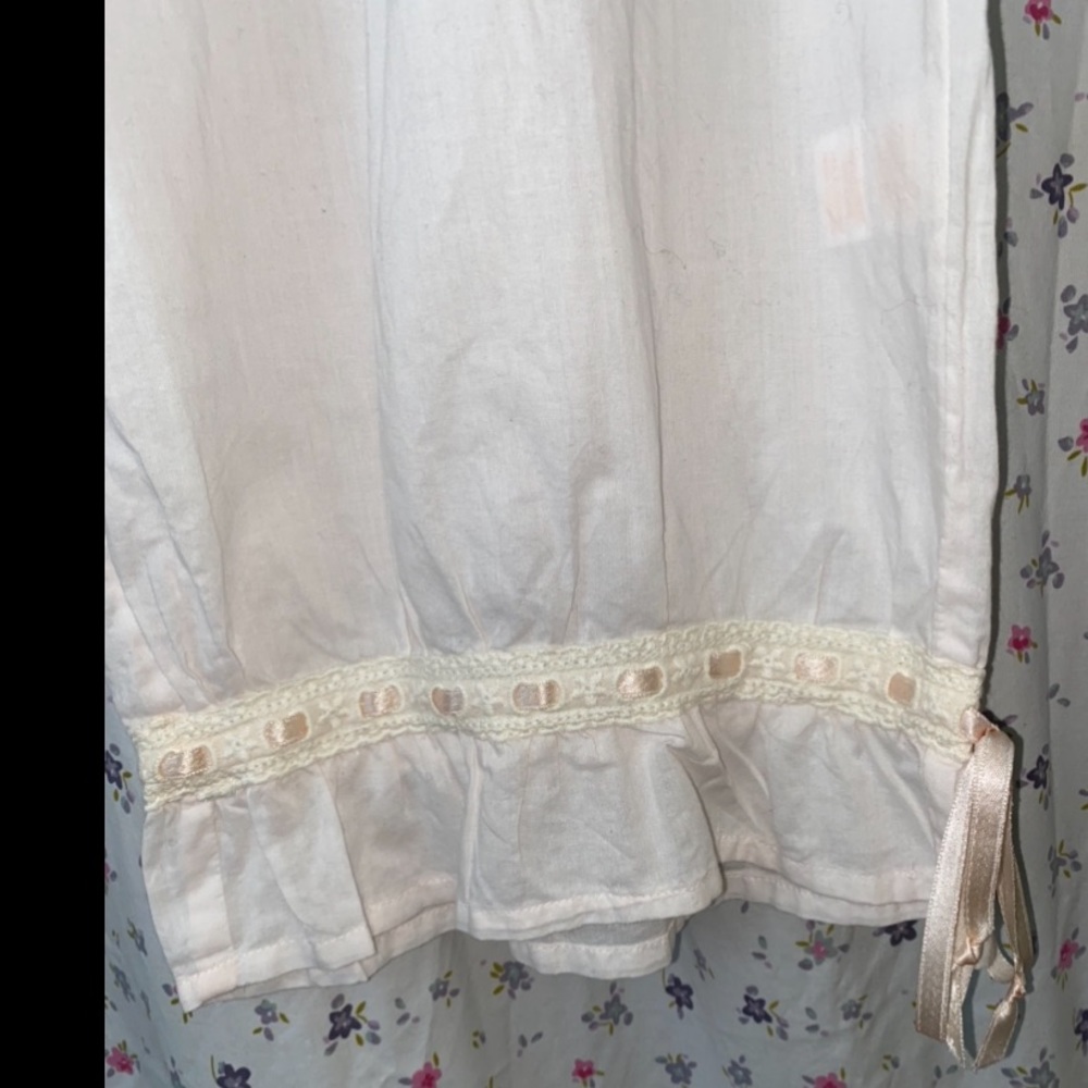 Bloomers - Picture 3 of 5